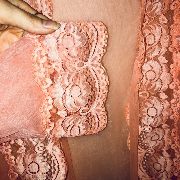 Delicate Vintage Robe - Picture 5 of 7